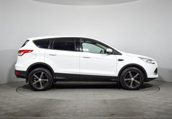Подержанный автомобиль Ford Kuga 2015 года (4 фото)