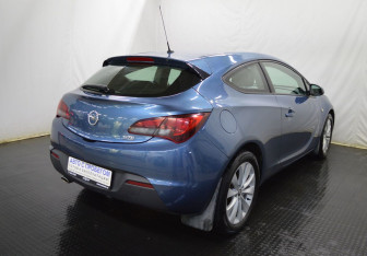 Подержанный автомобиль Opel Astra Hatchback 2014 года (5 фото)