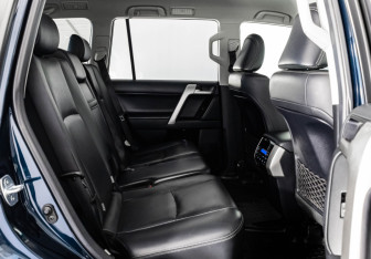 Подержанный автомобиль Toyota Land Cruiser Prado 2018 года (31 фото)