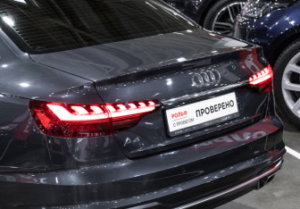 Подержанный автомобиль Audi A4 Sedan 2020 года (10 фото)