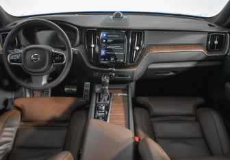 Подержанный автомобиль Volvo XC60 2021 года (13 фото)