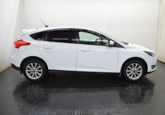 Подержанный автомобиль Ford Focus Hatchback 2017 года (4 фото)