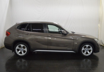 Подержанный автомобиль BMW X1 2012 года (4 фото)