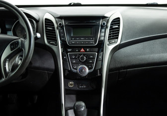Подержанный автомобиль Hyundai i30 Hatchback 2013 года (14 фото)