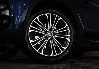 Подержанный автомобиль BMW X3 2018 года (31 фото)