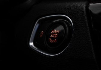 Подержанный автомобиль BMW X1 2017 года (19 фото)