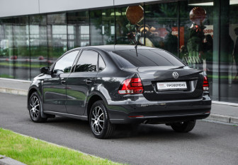 Подержанный автомобиль Volkswagen Polo Sedan 2016 года (8 фото)