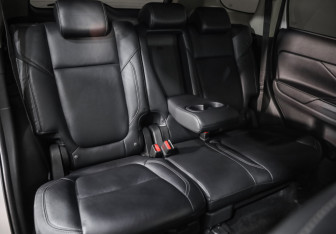 Подержанный автомобиль Mitsubishi Outlander 2020 года (26 фото)