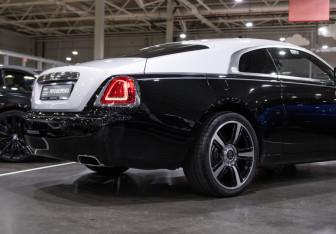 Подержанный автомобиль Rolls-Royce Wraith 2016 года (24 фото)
