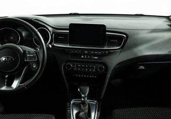 Подержанный автомобиль Kia Ceed Hatchback 2018 года (14 фото)