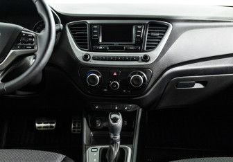 Подержанный автомобиль Hyundai Solaris Sedan 2017 года (14 фото)