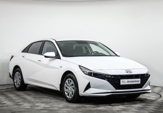 Подержанный автомобиль Hyundai Elantra Sedan 2021 года (3 фото)