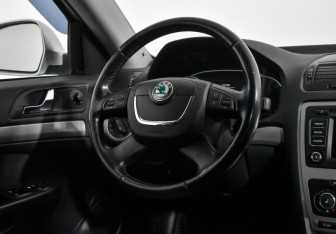 Подержанный автомобиль Skoda Octavia Liftback 2012 года (15 фото)
