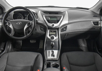 Подержанный автомобиль Hyundai Elantra Sedan 2011 года (13 фото)
