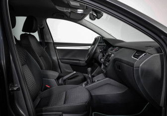 Подержанный автомобиль Skoda Octavia Liftback 2016 года (22 фото)