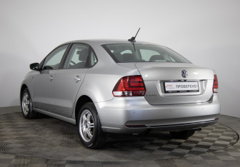 Подержанный автомобиль Volkswagen Polo Sedan 2018 года (7 фото)