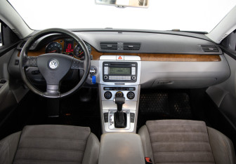 Подержанный автомобиль Volkswagen Passat Sedan 2006 года (9 фото)