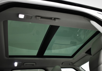 Подержанный автомобиль Land Rover Range Rover Sport 2016 года (13 фото)