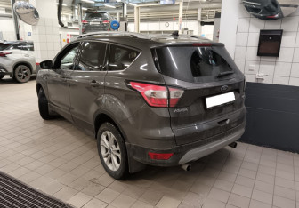 Подержанный автомобиль Ford Kuga 2017 года (2 фото)