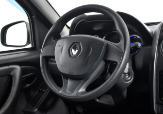Подержанный автомобиль Renault Duster 2017 года (15 фото)