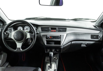 Подержанный автомобиль Mitsubishi Lancer Sedan 2006 года (13 фото)