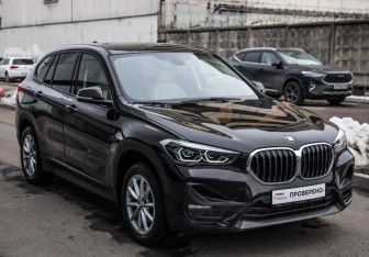 Подержанный автомобиль BMW X1 2021 года (4 фото)