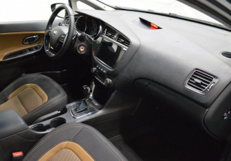 Подержанный автомобиль Kia Ceed Wagon 2016 года (12 фото)