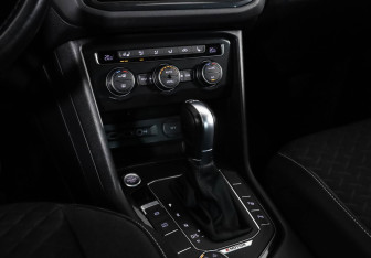 Подержанный автомобиль Volkswagen Tiguan 2018 года (13 фото)