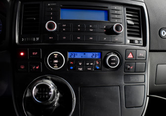 Подержанный автомобиль Volkswagen Multivan 2004 года (17 фото)