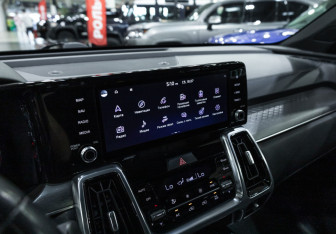Подержанный автомобиль Kia Sorento 2022 года (20 фото)