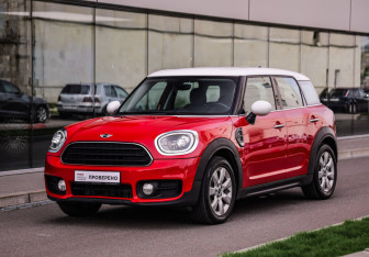 Подержанный автомобиль MINI Countryman 2017 года (3 фото)