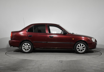 Подержанный автомобиль Hyundai Accent Sedan 2003 года (4 фото)