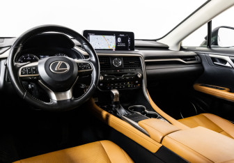 Подержанный автомобиль Lexus RX 2020 года (17 фото)