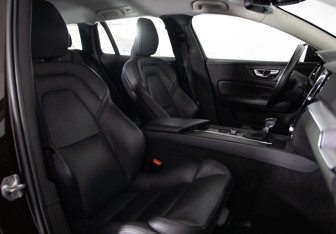 Подержанный автомобиль Volvo V60 2019 года (11 фото)