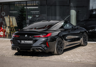 Подержанный автомобиль BMW M8 Coupe 2023 года (6 фото)