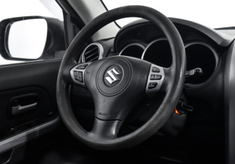 Подержанный автомобиль Suzuki Grand Vitara 2007 года (15 фото)