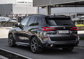 Подержанный автомобиль BMW X5 2019 года (8 фото)