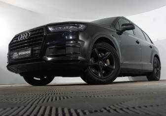 Подержанный автомобиль Audi Q7 2015 года (20 фото)