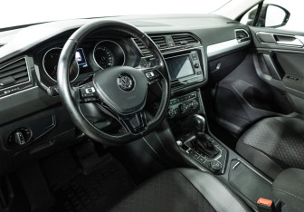 Подержанный автомобиль Volkswagen Tiguan 2017 года (11 фото)