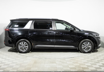 Подержанный автомобиль Kia Carnival 2021 года (4 фото)