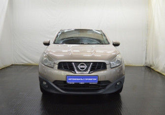 Подержанный автомобиль Nissan Qashqai 2012 года (2 фото)