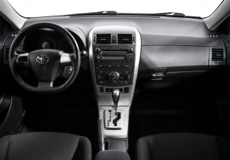 Подержанный автомобиль Toyota Corolla Sedan 2011 года (14 фото)