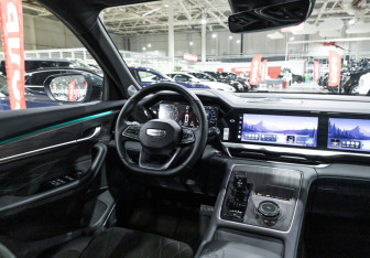 Подержанный автомобиль Geely Monjaro 2025 года (23 фото)
