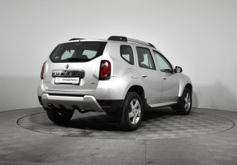 Подержанный автомобиль Renault Duster 2016 года (5 фото)