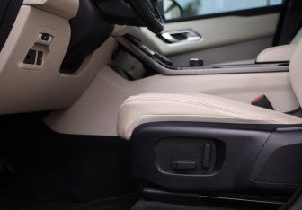 Подержанный автомобиль Land Rover Range Rover Velar 2017 года (24 фото)
