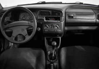 Подержанный автомобиль Volkswagen Vento 1993 года (12 фото)