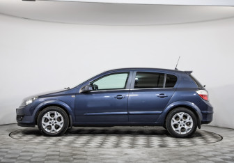 Подержанный автомобиль Opel Astra Hatchback 2006 года (8 фото)