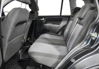 Подержанный автомобиль Ford Fusion 2008 года (11 фото)