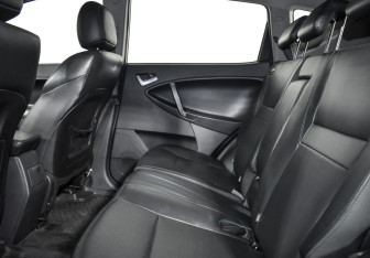 Подержанный автомобиль Geely Emgrand X7 2015 года (12 фото)