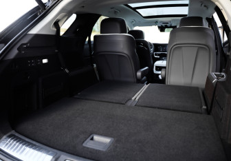 Подержанный автомобиль Hongqi E-HS9 2021 года (39 фото)